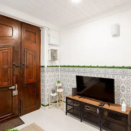 Lovely With Sunny Patio Near The Valencia