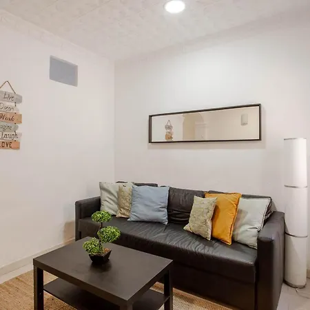 Lovely With Sunny Patio Near The Holiday home *