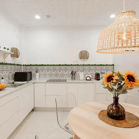 Lovely With Sunny Patio Near The Сasa de vacaciones Valencia